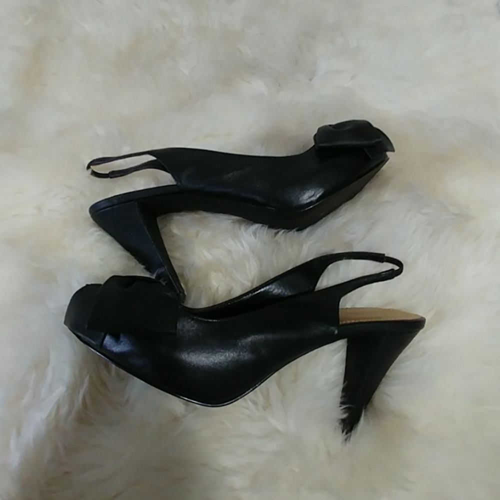 Vera Wang Bow Peep Toe Heels